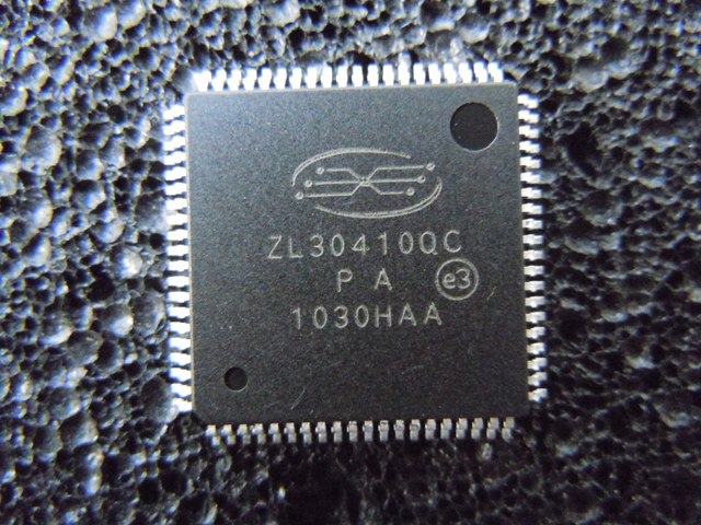 ZL30410QCG1